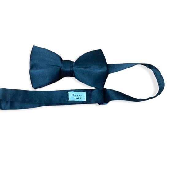 Tuxedo Park black adjustable bow tie excellent condition - Picture 2 of 5